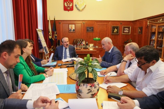Глава Дагестана Рамазан Абдулатипов, встретился с руководителями ряда муниципалитетов РД.