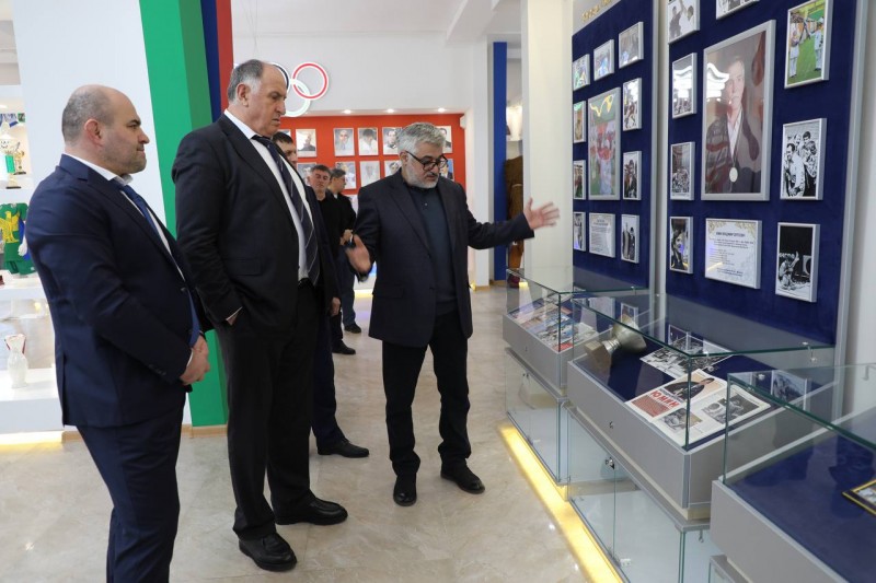 Абдулмуслим Абдулмуслимов осмотрел музей спортивной славы Дагестана