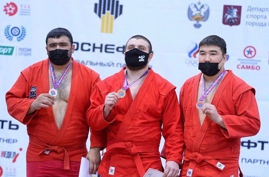 Воспитанник махачкалинской спортшколы по единоборствам имени Г. Ахмедова  Гаджи Омаров выиграл индивидуальный Кубок мира по боевому самбо в Москве.