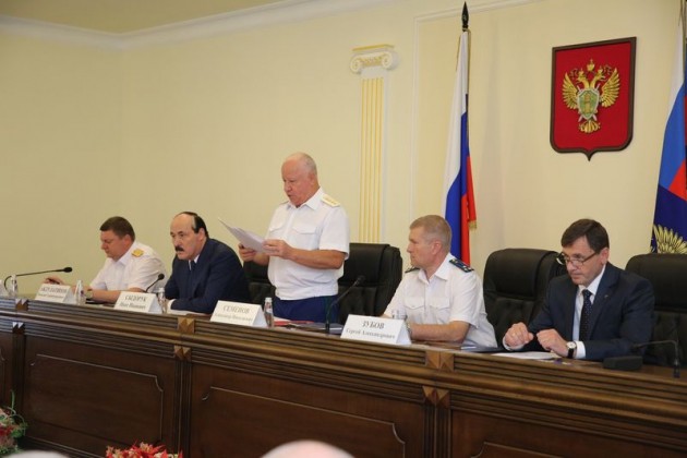 Глава Дагестана Рамазан Абдулатипов,  принял участие в совещании руководителей правоохранительных органов СКФО по вопросам   противодействия преступлениям экстремистской и террористической направленности.  