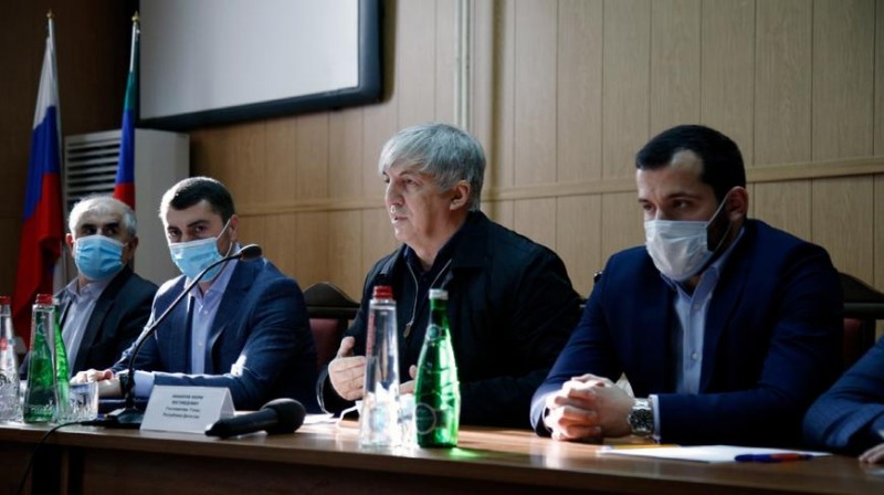Госсекретарь РД Хизри Абакаров встретился с жителями Докузпаринского района