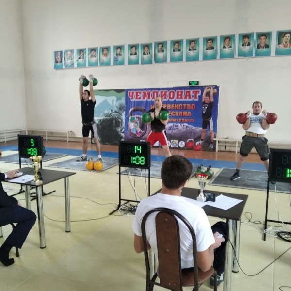 В поселки Белиджи Дербентского района прошли ОНЛАЙН чемпионат и первенство РД по гиревому спорту.