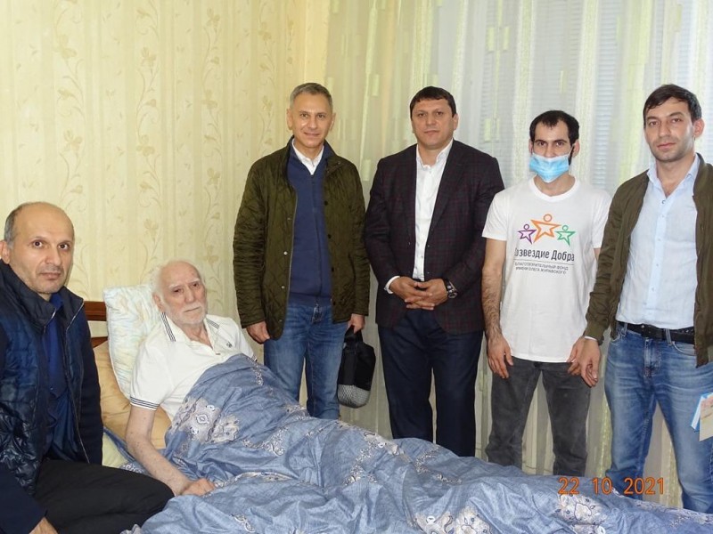 Будун Будунов посетил на дому ветерана дагестанского волейбола Мирзу Гасанова
