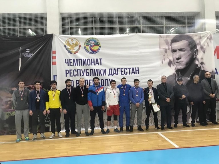 В Махачкале в центре волейбола  завершился чемпионат Дагестана по волейболу среди мужских и женских команд высших учебных заведений.