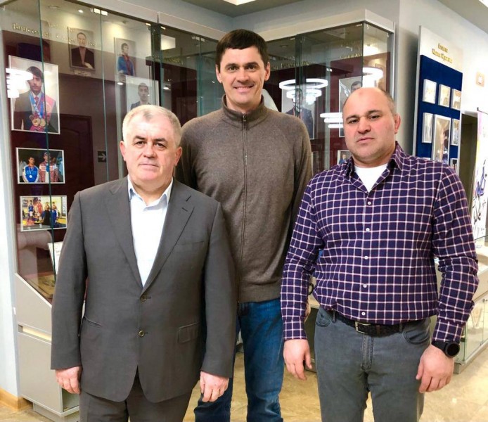 Дагестан посетил четырехкратный олимпийский чемпион по плаванию Александр Попов