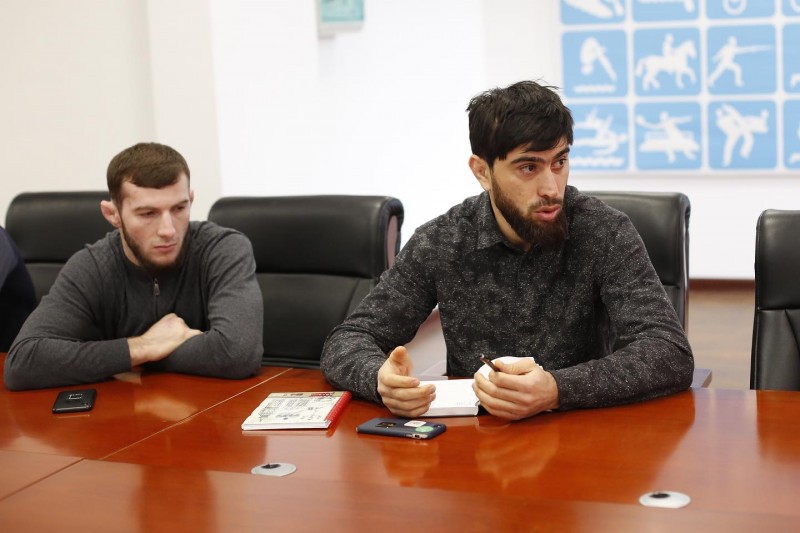 Врио министра по физической культуре и спорту РД Магомед Магомедов провел воспитательно - разъяснительную беседу с руководством, тренерами и спортсменами Федерации джиу-джитсу РД.