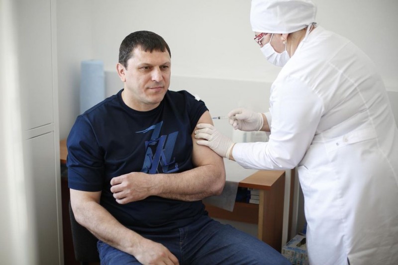 Будун Будунов сделал первую прививку от COVID-19