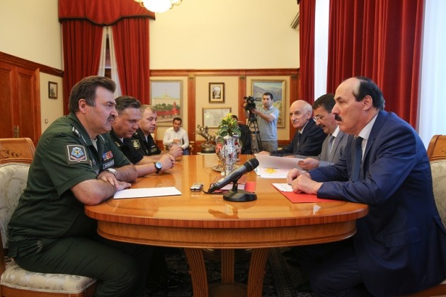  Глава  Дагестана  Рамазан Абдулатипов провел встречу  с представителями Минобороны РФ. 