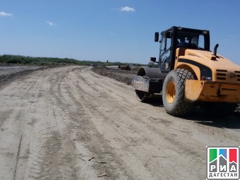 В рамках программы развития сельских территорий, в Тарумовском районе республики  начались работы по реконструкции дороги. 
