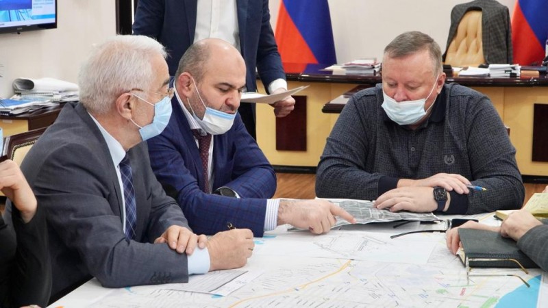 Сажид Сажидов принял участие в совещании по вопросам реконструкции стадиона "Труд" в Каспийске 