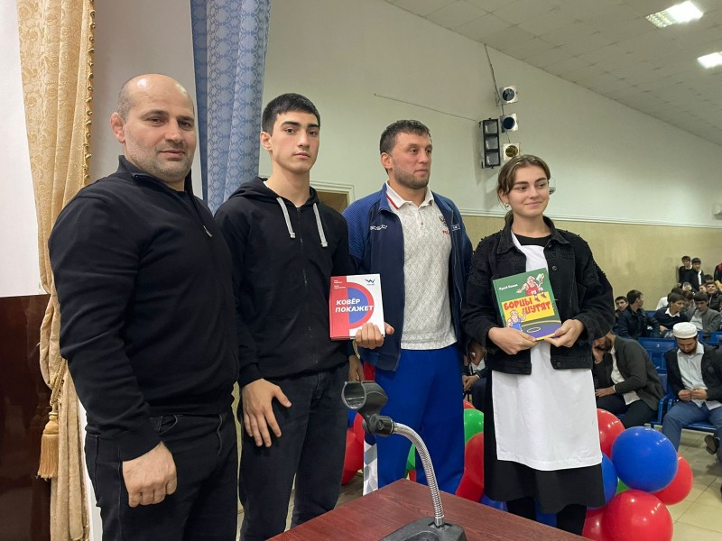 Встреча с учащейся молодежью в Тарумовском районе 
