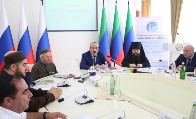 Глава Дагестана Рамазан Абдулатипов принял участие в пленарном заседании четвертого Международного межрелигиозного молодежного форума. 
