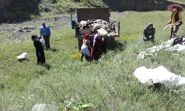 В Канун Дня Конституции РД, в Агульском районе,  провели работу по благоустройству  территории муниципального образования. 