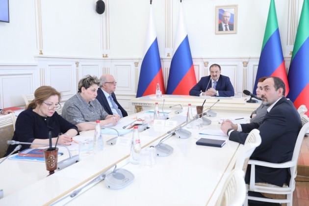 Сергей Меликов призвал повысить эффективность работы социальных учреждений для детей