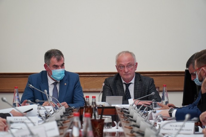 На заседании Президиума Совета при Главе РД по стратегическому развитию обсудили реализацию нацпроектов