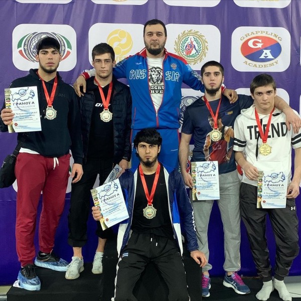 В Чеченской республике проходили чемпионат и первенство СКФО по панкратиону, на котором сборная Дагестана под руководством Артура Магомедова завоевала 4 золотые, 5 серебряных и 2 бронзовые медали.