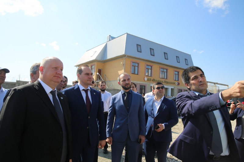 Глава Минкавказа посетил Дагестан, Сергей Чеботарев и Артём Здунов побывали на инвестиционной площадке «Уйташ». 