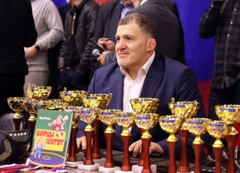 Каспийск принял борцовский турнир на призы Курамагомеда Курамагомедова