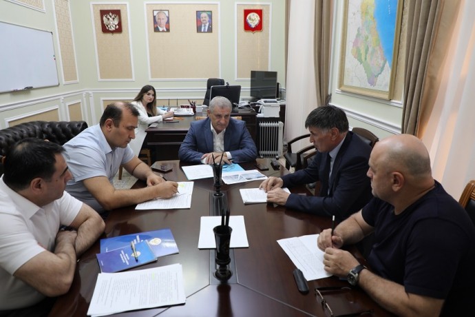 Правительство Дагестана проведет реконструкцию всех автомобильных переездов на железнодорожных путях до конца 2024 года
