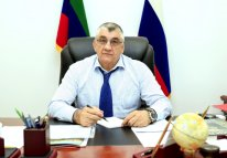 В   День  Конституции РД,  дагестанцев с праздником поздравил министр по физической культуре и спорту   Магомед  Юсупович  Магомедов. В поздравительном адресе в частности говорится:  