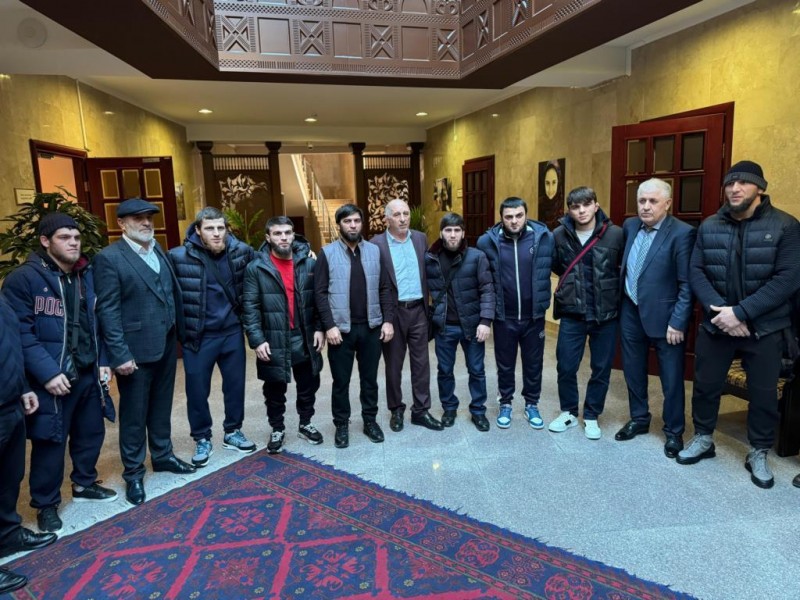 Герои Чемпионата Европы по вольной борьбе вернулись в Дагестан