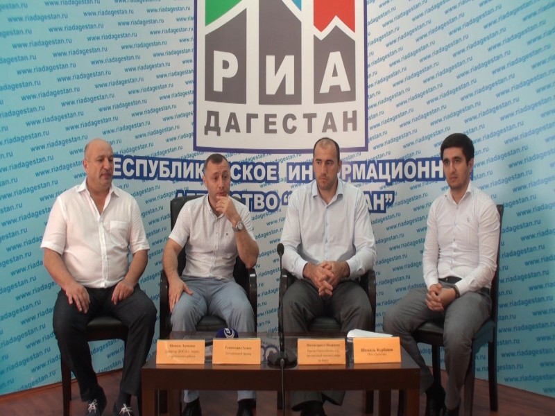 Трехкратный чемпион мира по боксу Магомедрасул Меджидов дал пресс-конференцию в РИА "Дагестан"